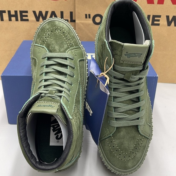 Vans Men’s Sk8-Hi Reissue 3 Platform Lx Suede/Leather Army
VN000CNFARM
Mono - Picture 13 of 16